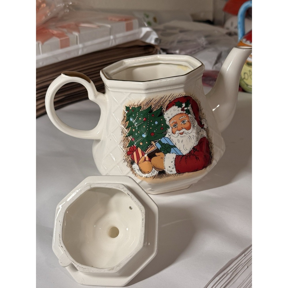 Lattice Santa teapot Macy's Christmas teapot - Picture 2 of 5